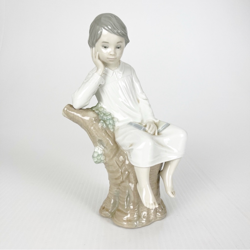 Vintage Lladro Glossy Boy Thinking on Stump Figurine Statue 4876